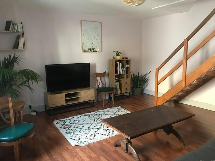 Charmant Appartement Au Calme Avec Parking 브장송 외부 사진